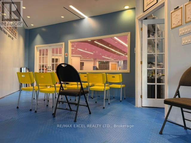 A - 9625 YONGE STREET, Richmond Hill (Harding) — photo 3
