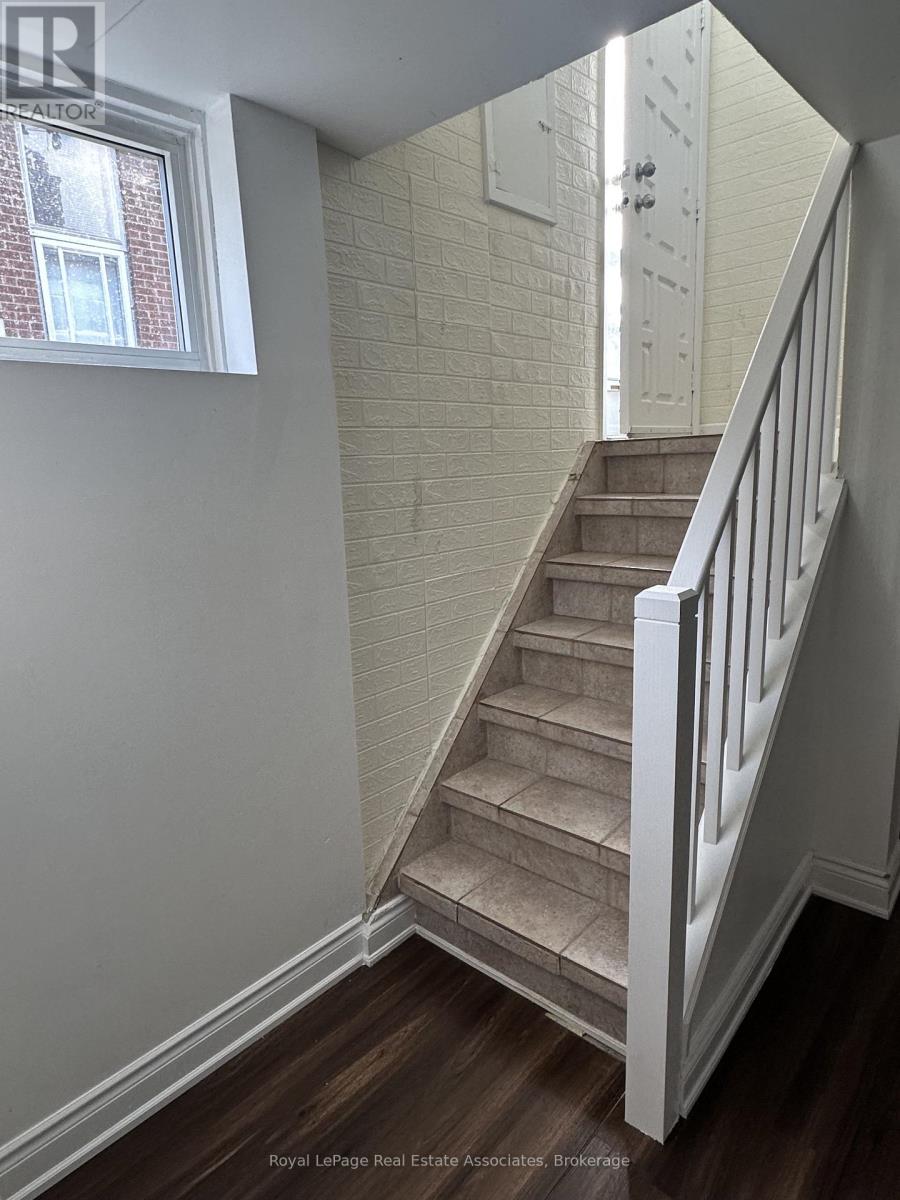 1590 CORAM CRESCENT, Mississauga (Dixie) — photo 2