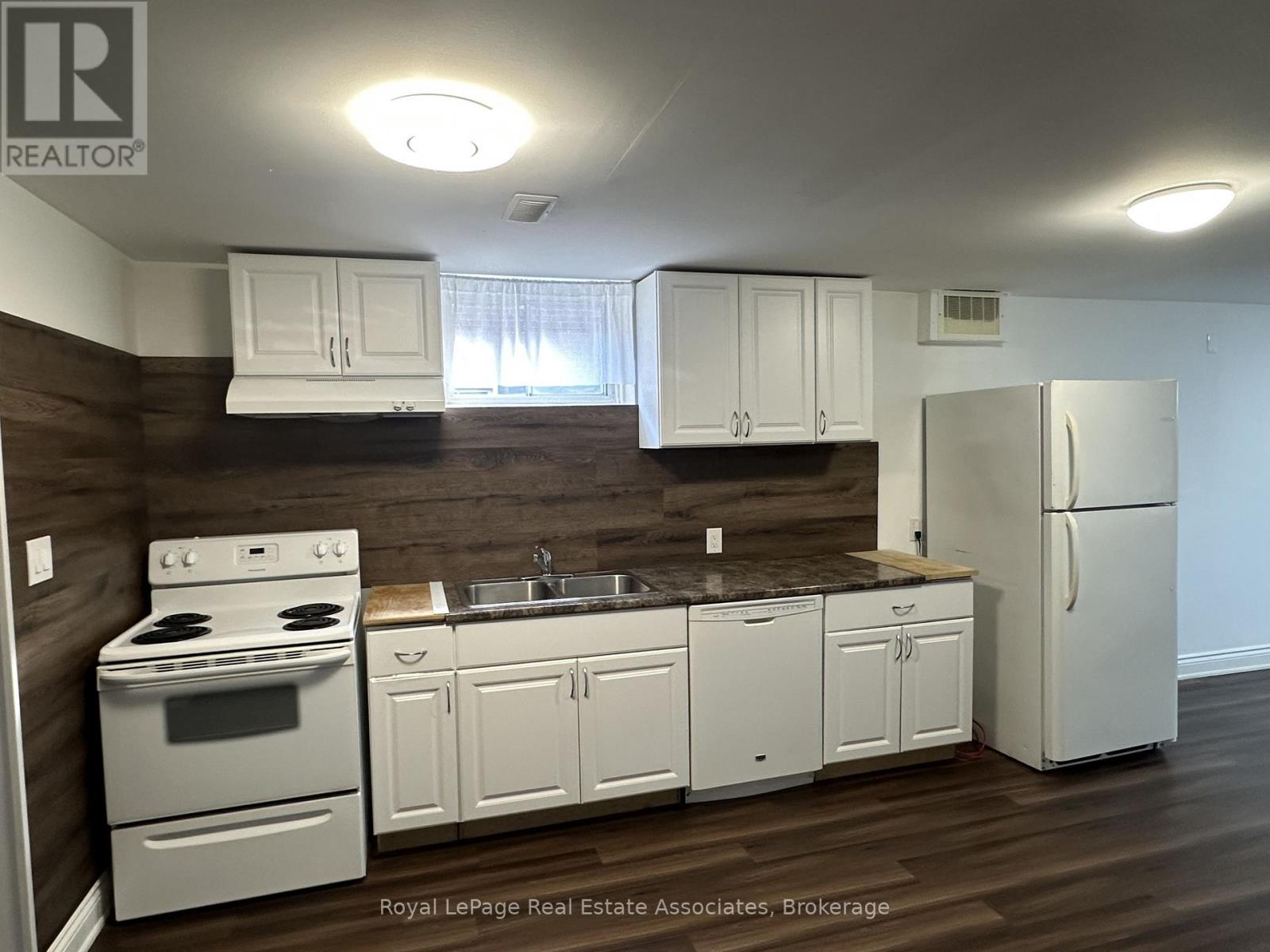 1590 CORAM CRESCENT, Mississauga (Dixie) — photo 4