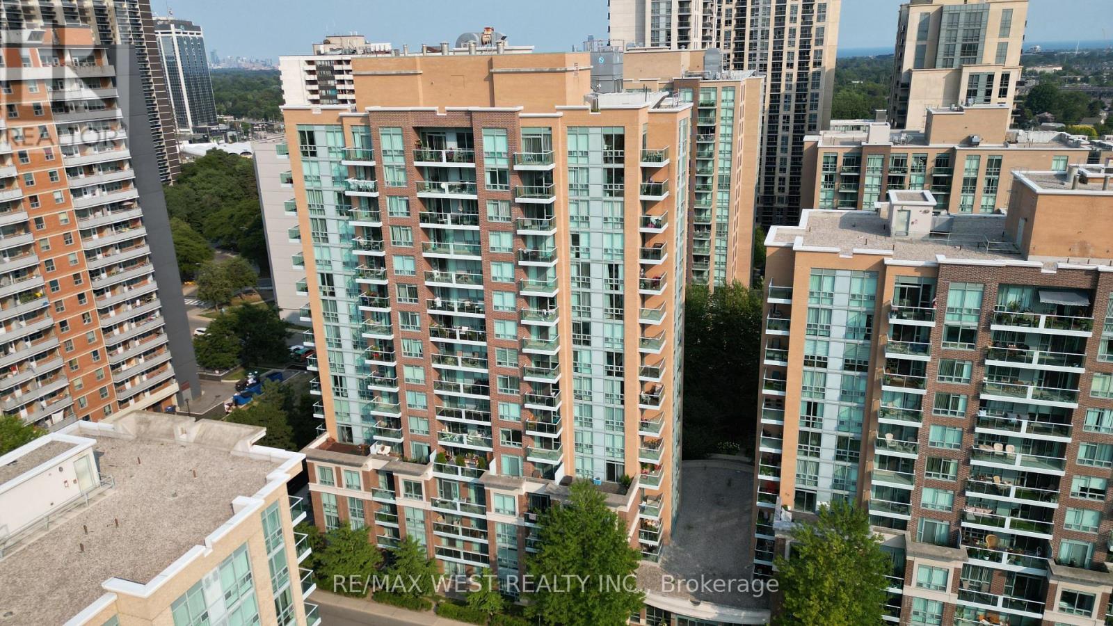604 - 15 MICHAEL POWER PLACE, Toronto (Islington-City Centre West)
