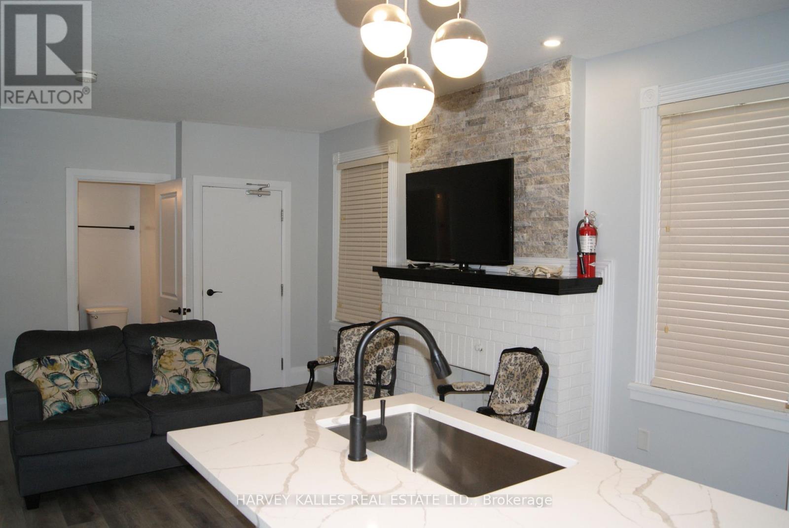 MAIN/BACK - 70 CENTRE STREET W, Strathroy-Caradoc (NW) — photo 3