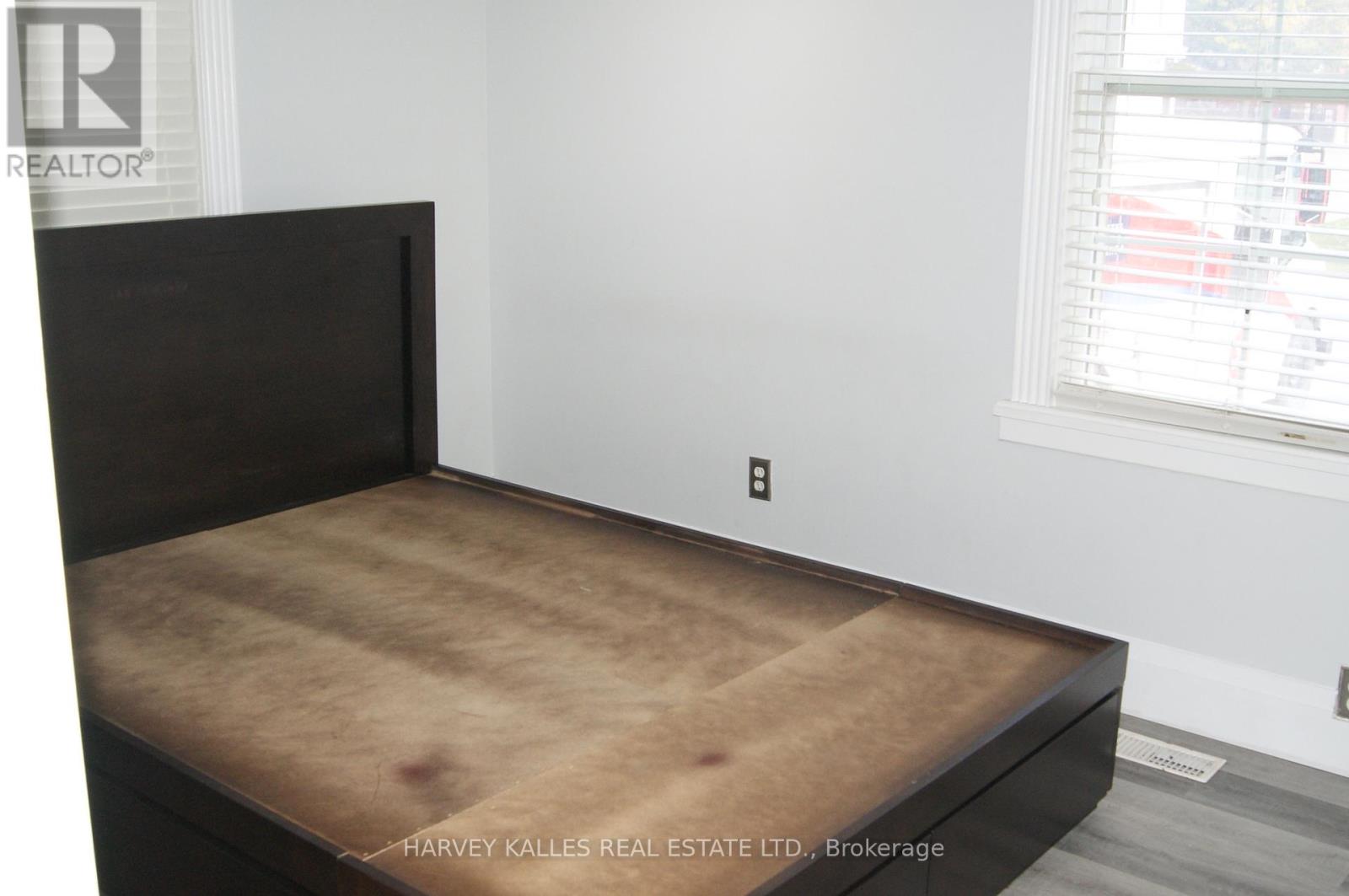 MAIN/BACK - 70 CENTRE STREET W, Strathroy-Caradoc (NW) — photo 8
