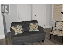 Main/back - 70 Centre Street W, Strathroy Caradoc, ON N7G1T8 Photo 6