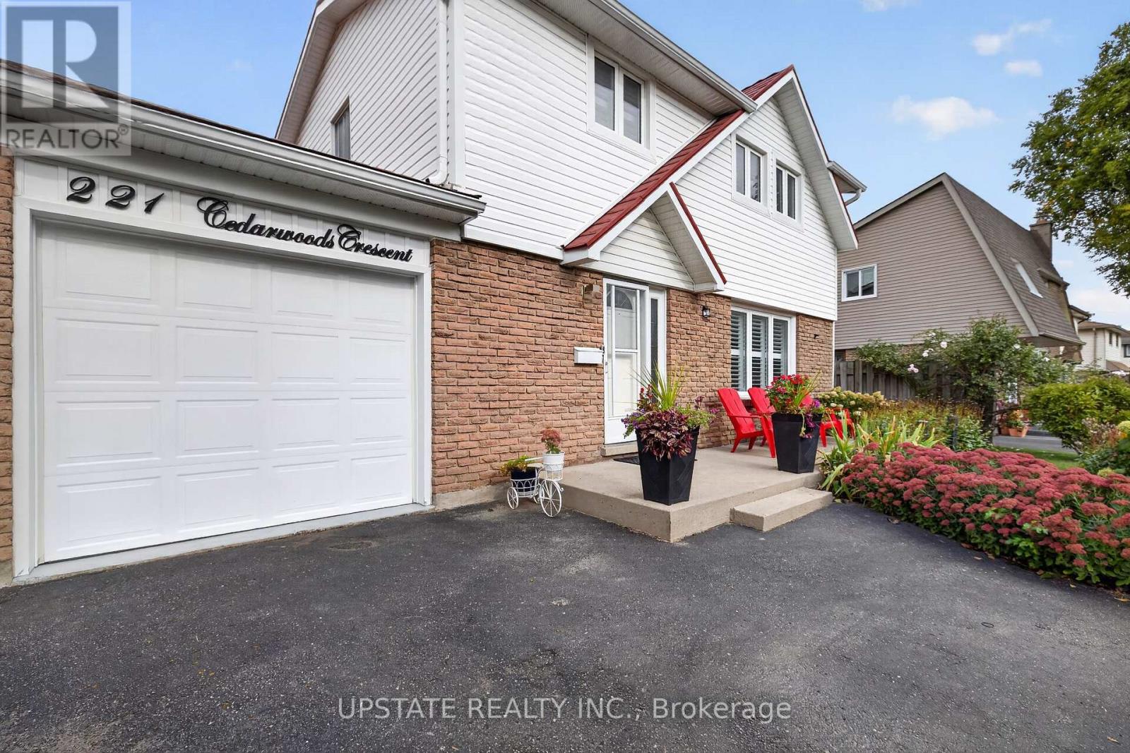 221 CEDARWOODS CRESCENT — photo 2