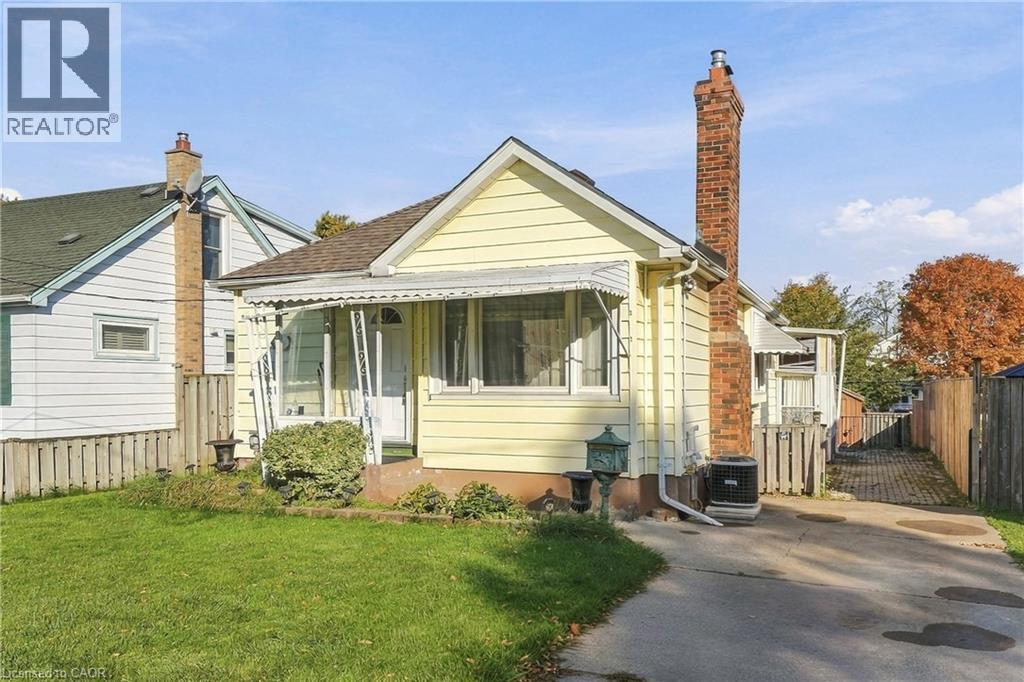 34 PINECREST Avenue, St. Catharines — photo 2