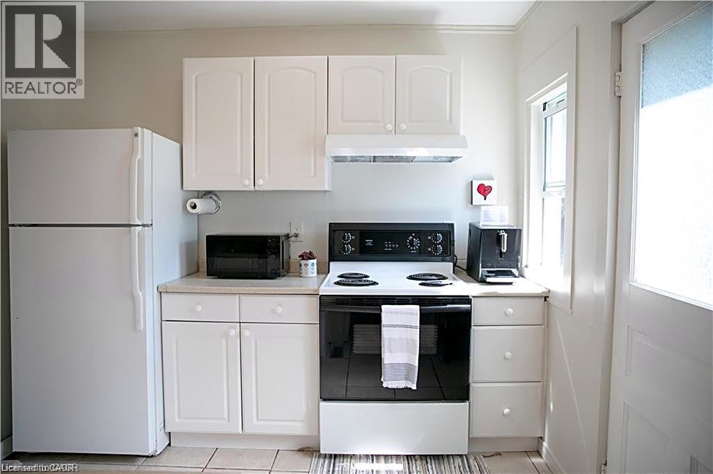 285 MACNAB Street, Dundas — photo 3
