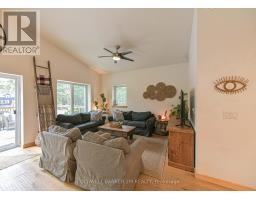 Living room - 2776 Muskoka Rd. 117 Road S, Lake Of Bays, ON P0B1A0 Photo 14