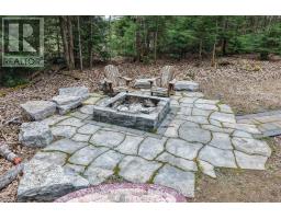 Bedroom 2 - 2776 Muskoka Rd. 117 Road S, Lake Of Bays, ON P0B1A0 Photo 9