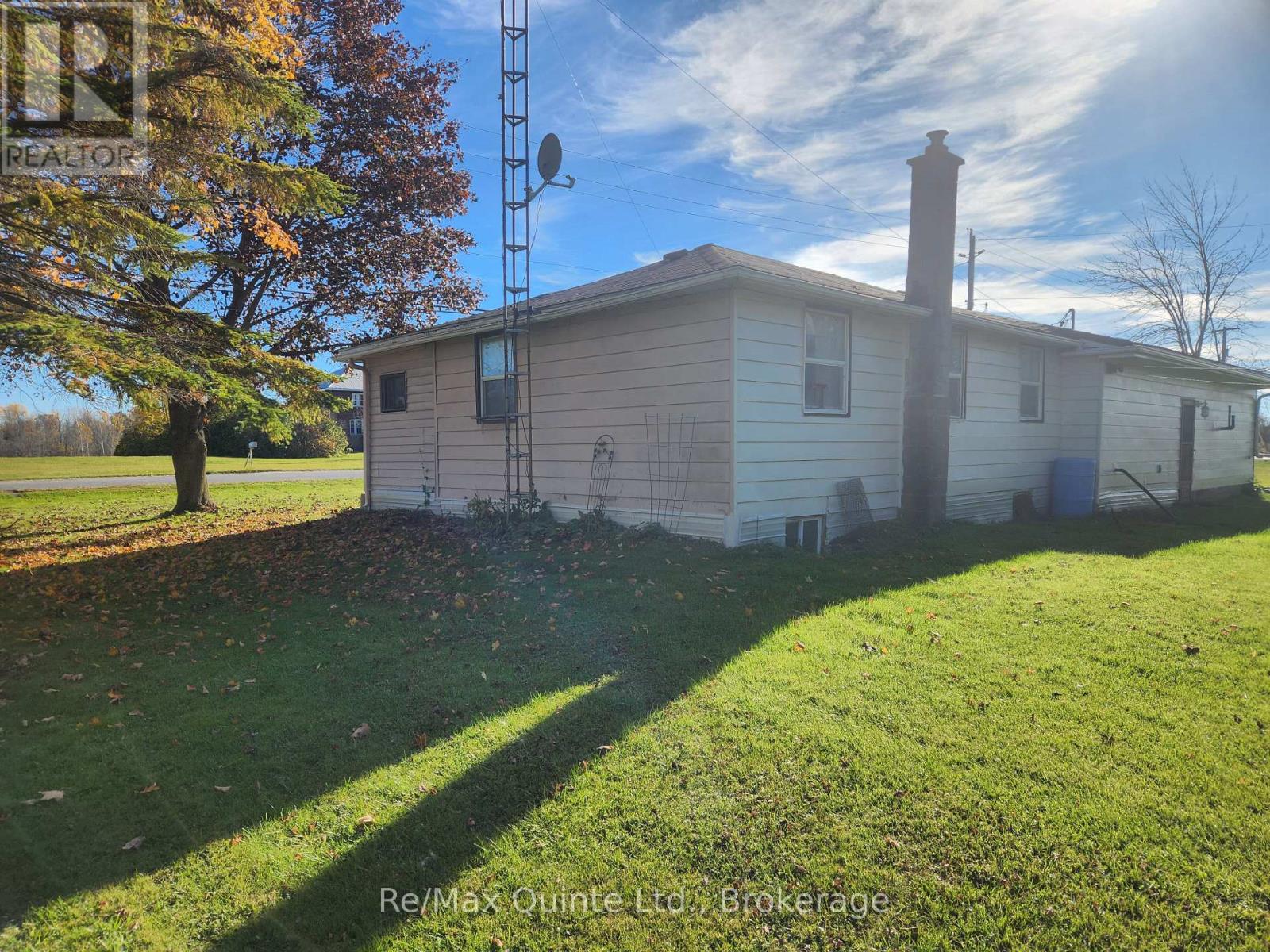 182 SMOKES POINT ROAD, Prince Edward County (Ameliasburgh) — photo 2