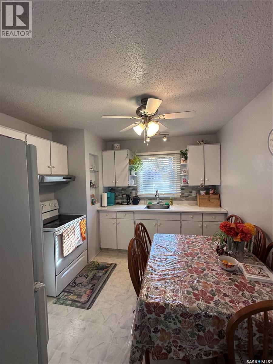 1131 MACKLEM DRIVE, Saskatoon Saskatchewan — photo 12