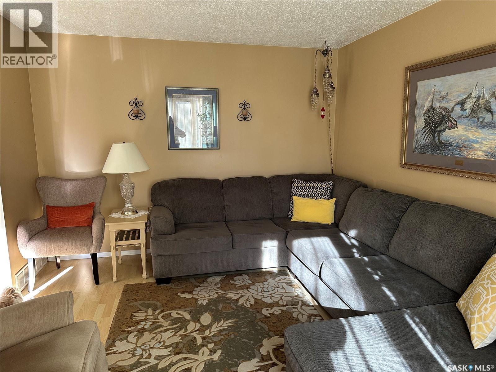 1131 MACKLEM DRIVE, Saskatoon Saskatchewan — photo 3
