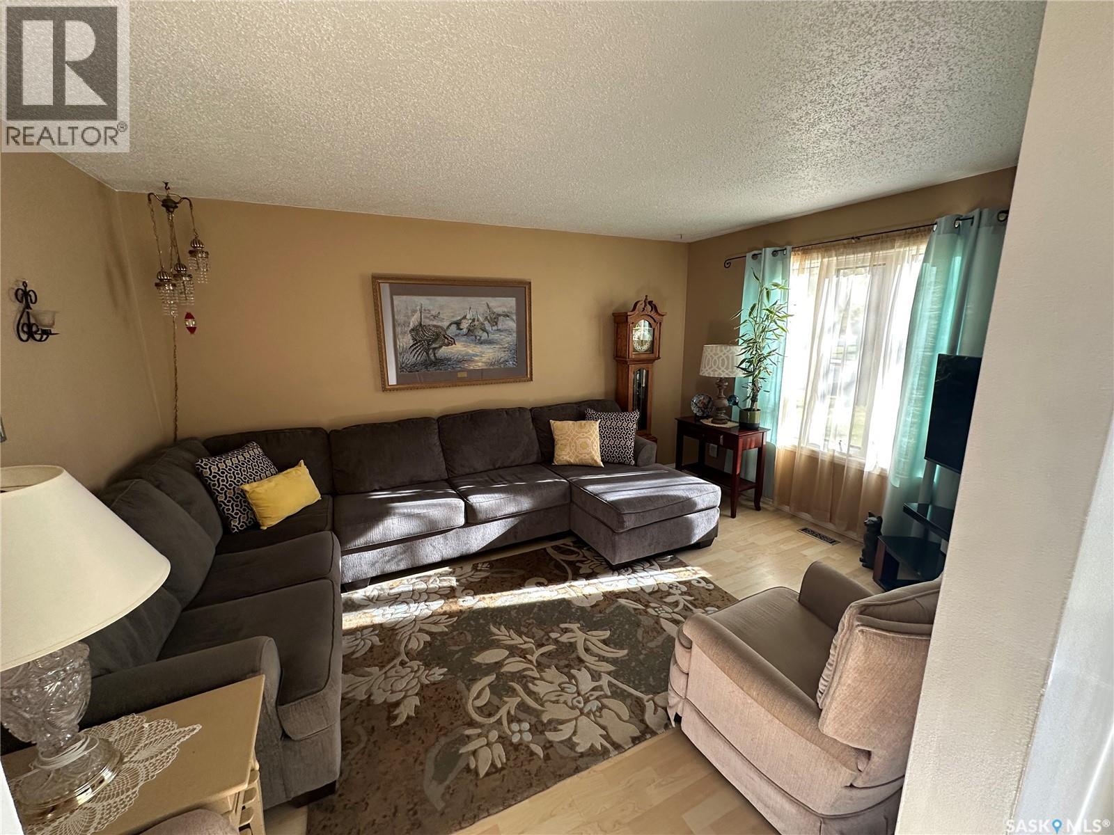 1131 MACKLEM DRIVE, Saskatoon Saskatchewan — photo 4