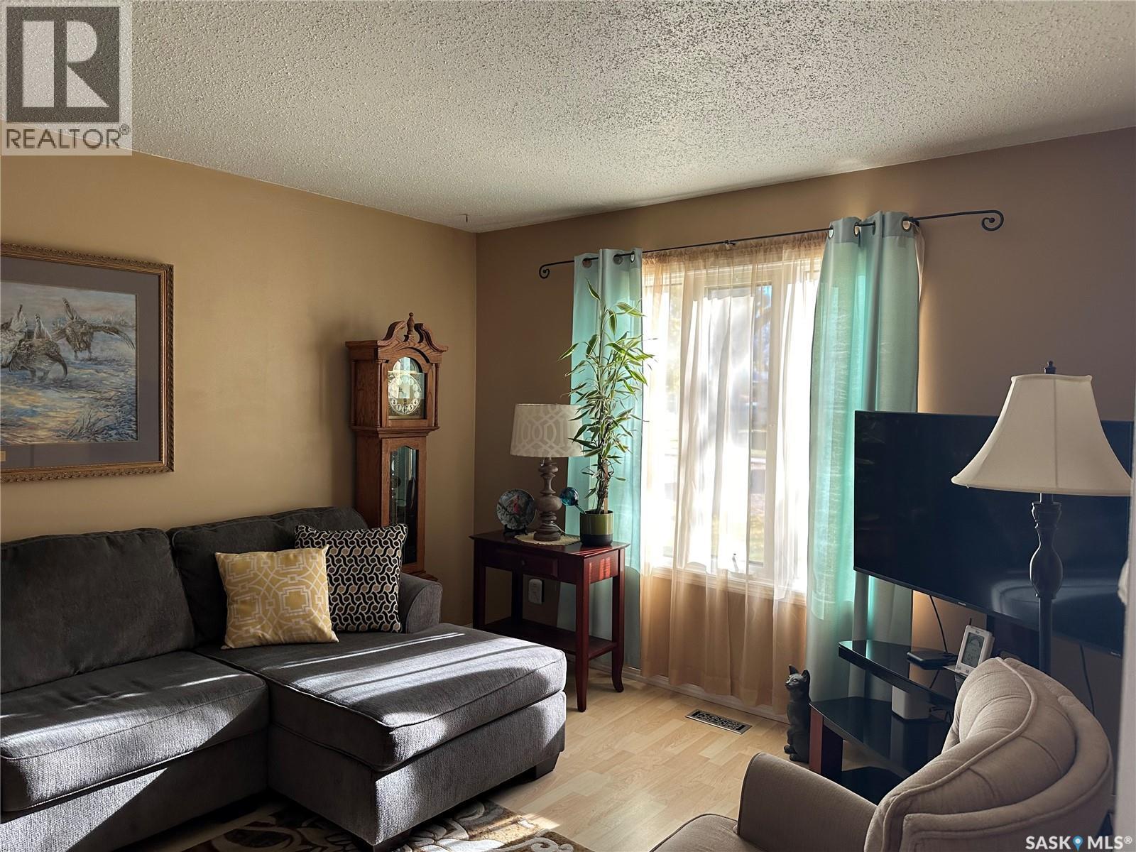 1131 MACKLEM DRIVE, Saskatoon Saskatchewan — photo 5
