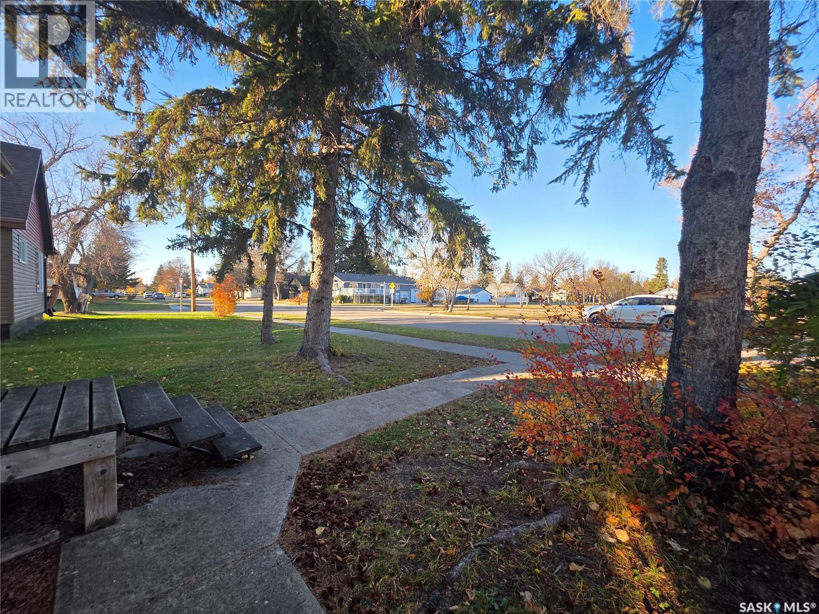 257 6th AVENUE W, Melville — photo 2