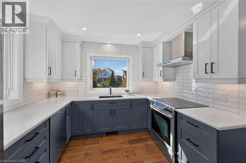10 MULOCK Avenue - 10