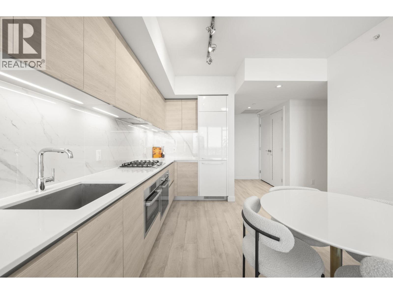 3601 2085 Skyline Court, Burnaby — photo 8
