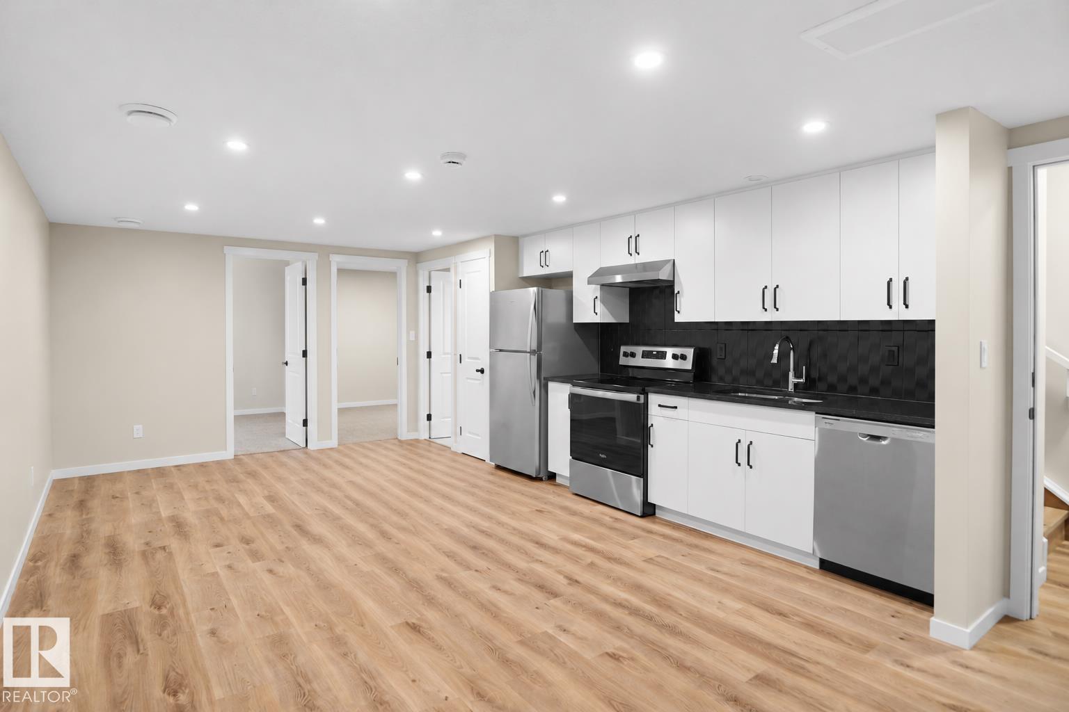7100 51 AV, photo 43 of 57
