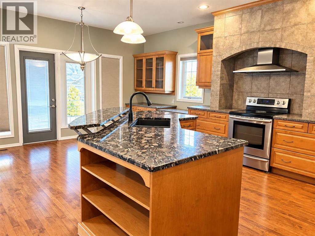 198 Grizzly Terrace N, photo 9 of 48