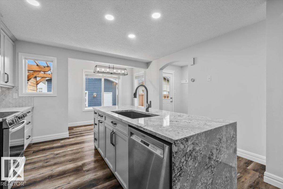 Property photograph 10 for MLS E4514286