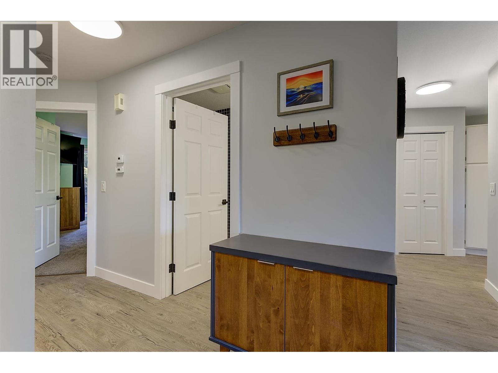  2218 Golf Course Drive, West Kelowna
