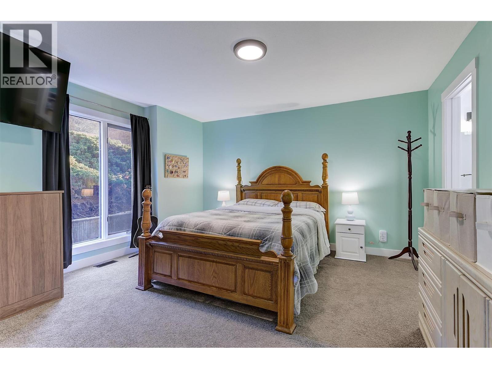  2218 Golf Course Drive, West Kelowna