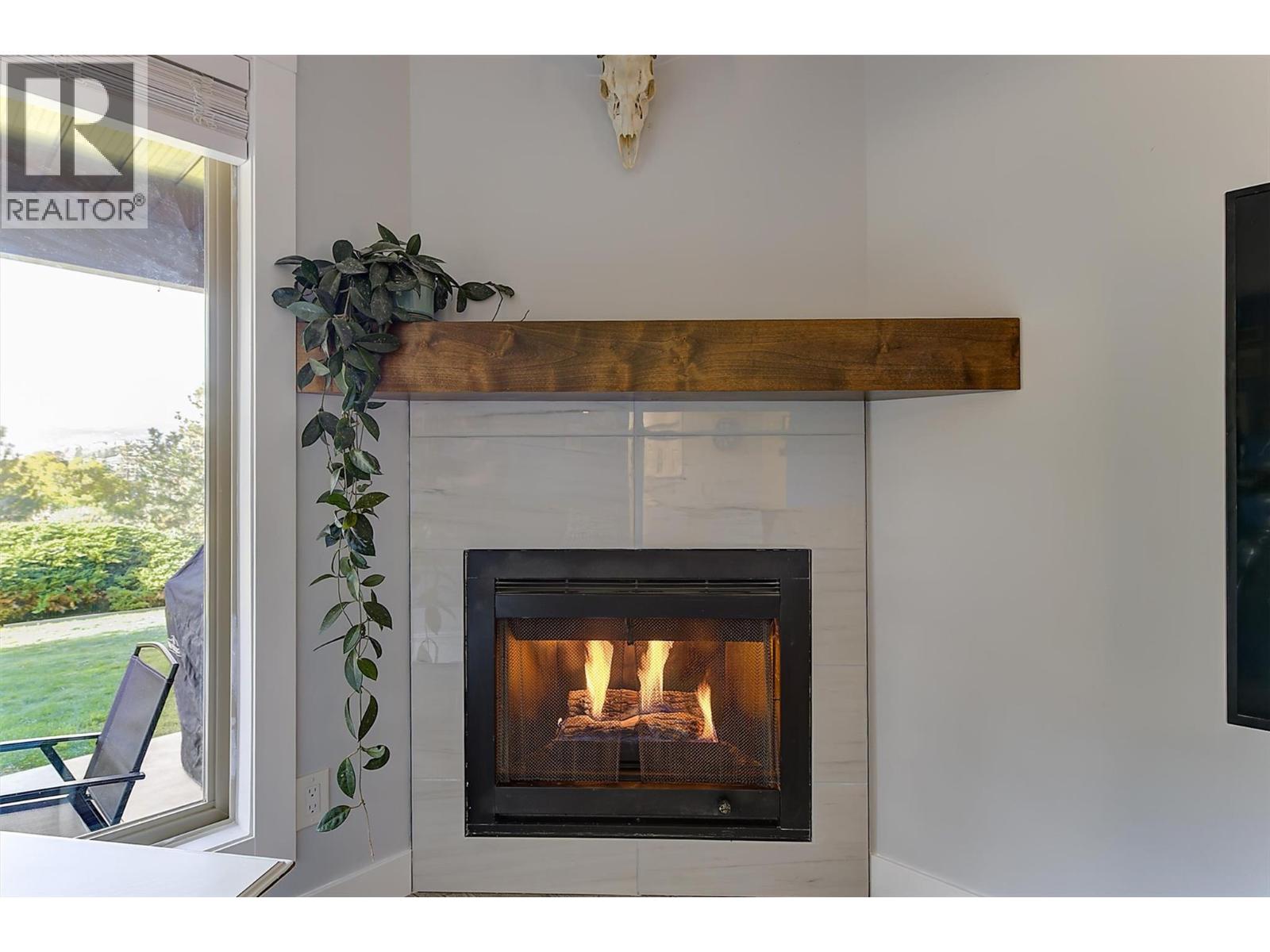  2218 Golf Course Drive, West Kelowna