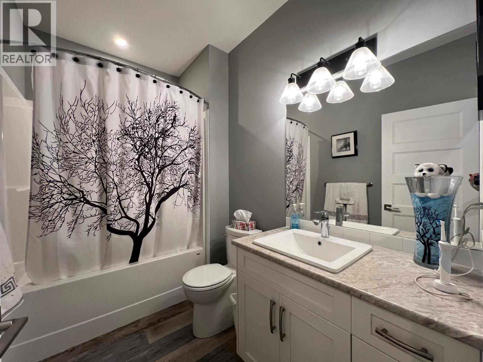 924 9th Avenue, Vernon - Image 1