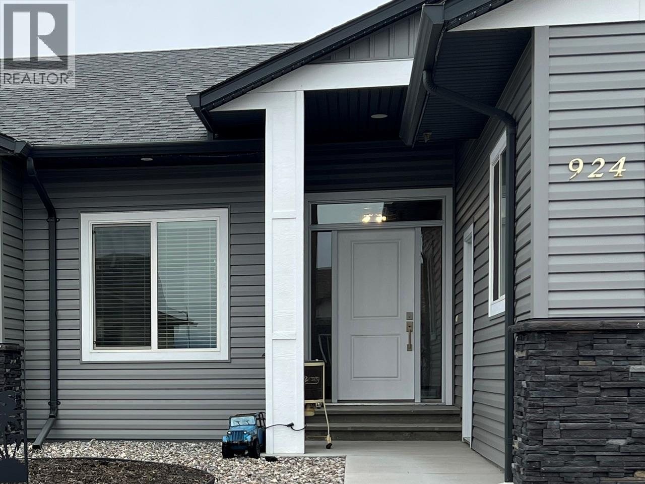 924 9th Avenue, Vernon - Image 1