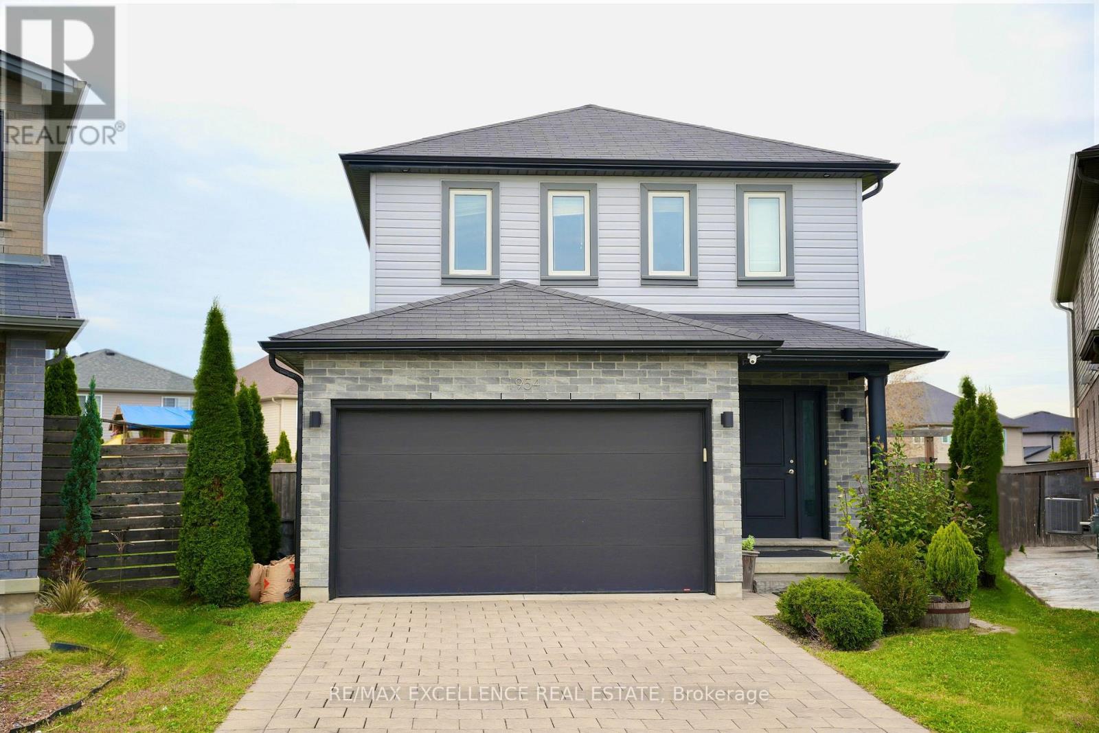 1954 FOXRIDGE CRESCENT, London North (North S)