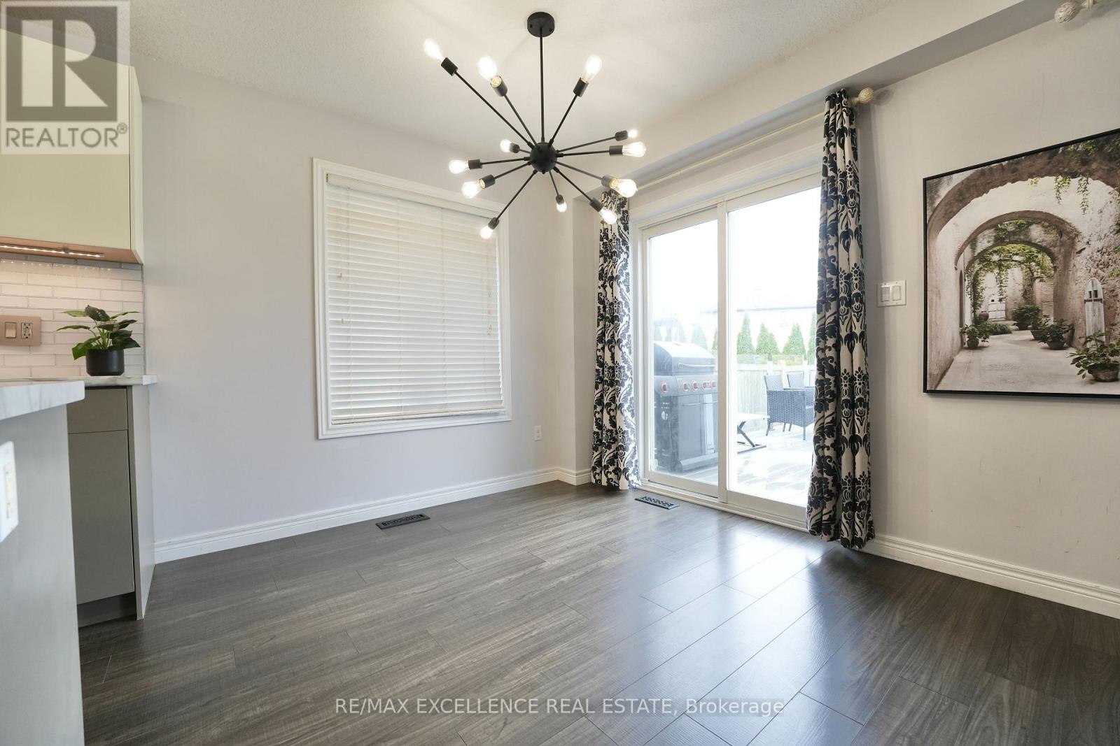 1954 FOXRIDGE CRESCENT, London North (North S) — photo 10