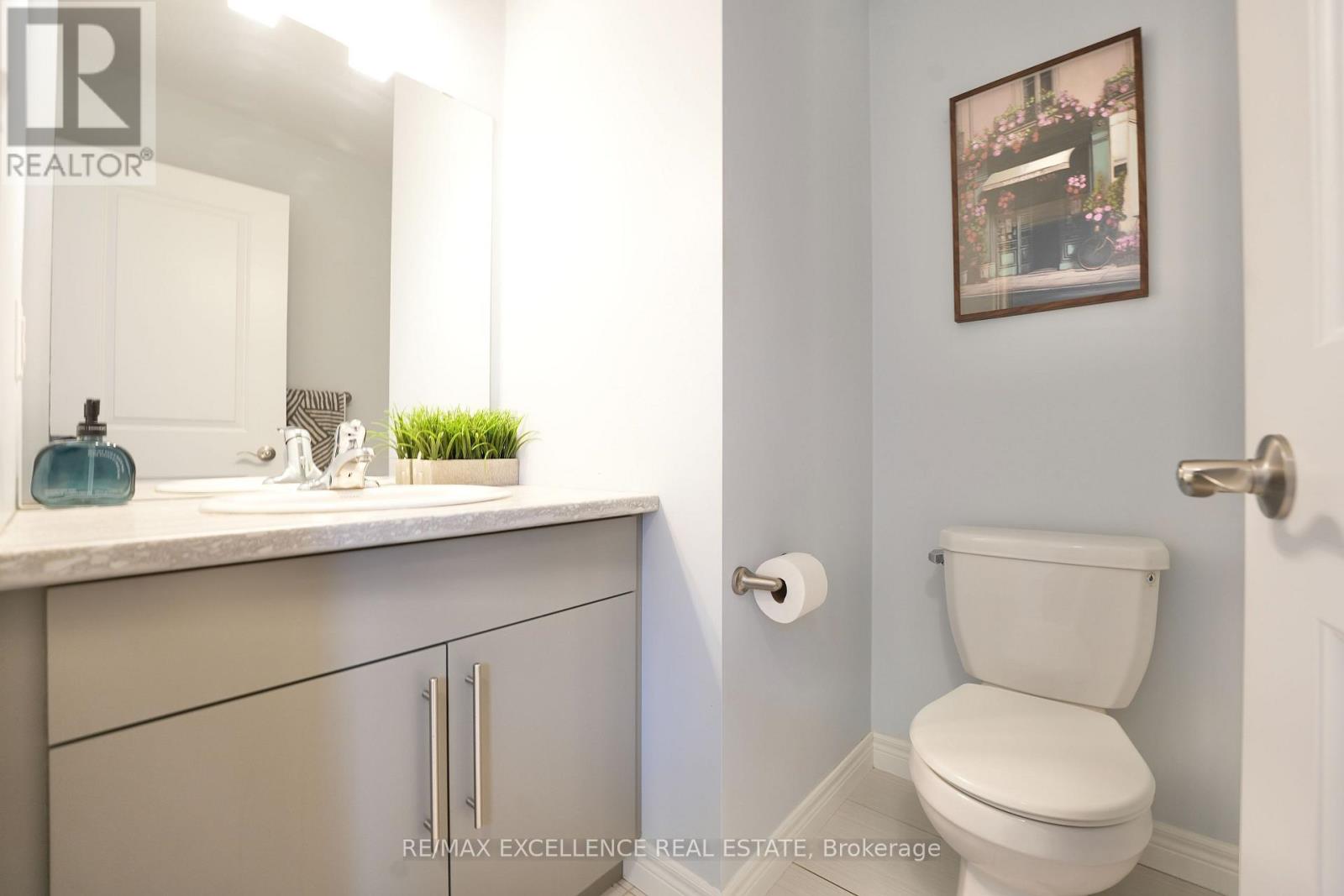 1954 FOXRIDGE CRESCENT, London North (North S) — photo 4