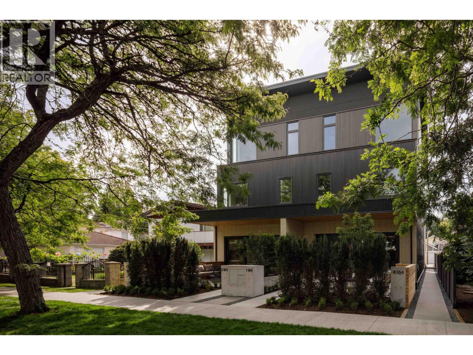 2 164 East 38TH Avenue, Vancouver