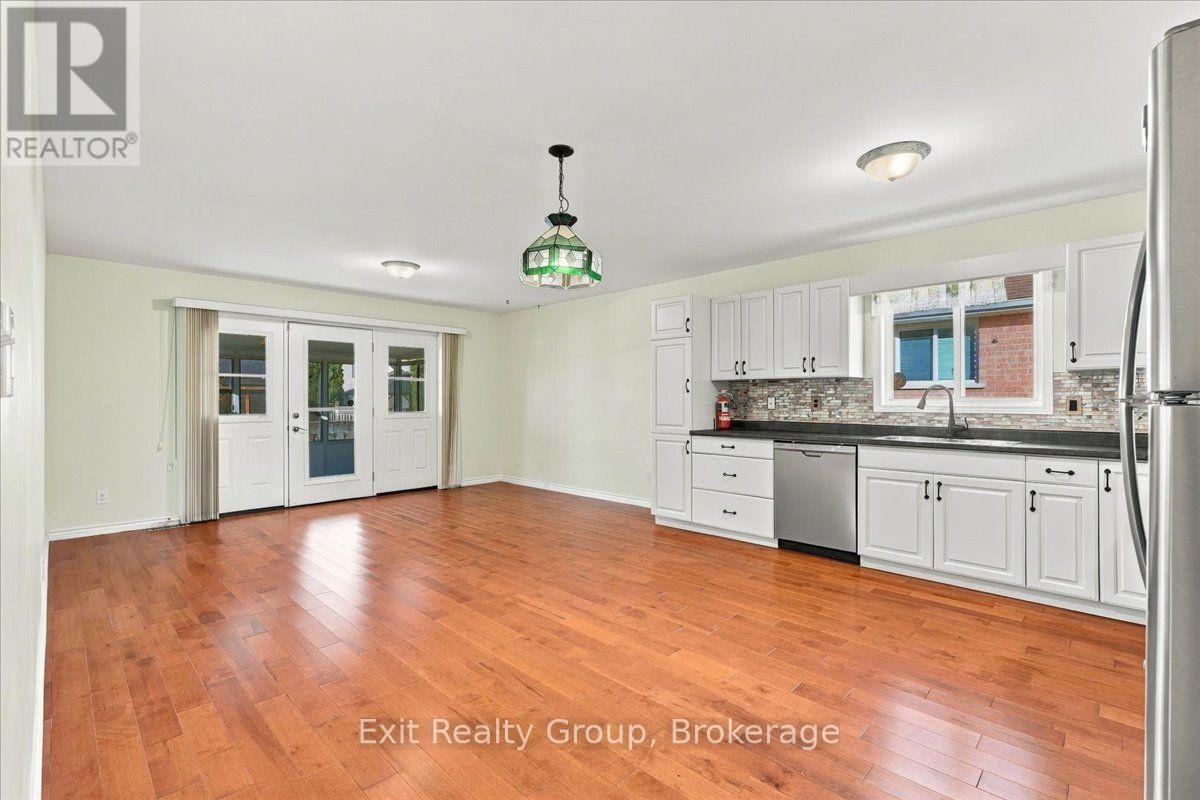 6 HEMLOCK CRESCENT, Belleville (Belleville Ward) — photo 10