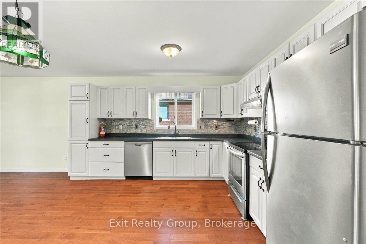 6 HEMLOCK CRESCENT, Belleville (Belleville Ward) — photo 11