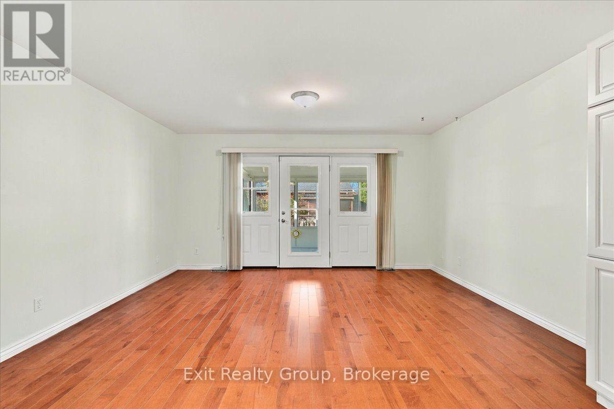 6 Hemlock Crescent, Belleville, ON photo 15