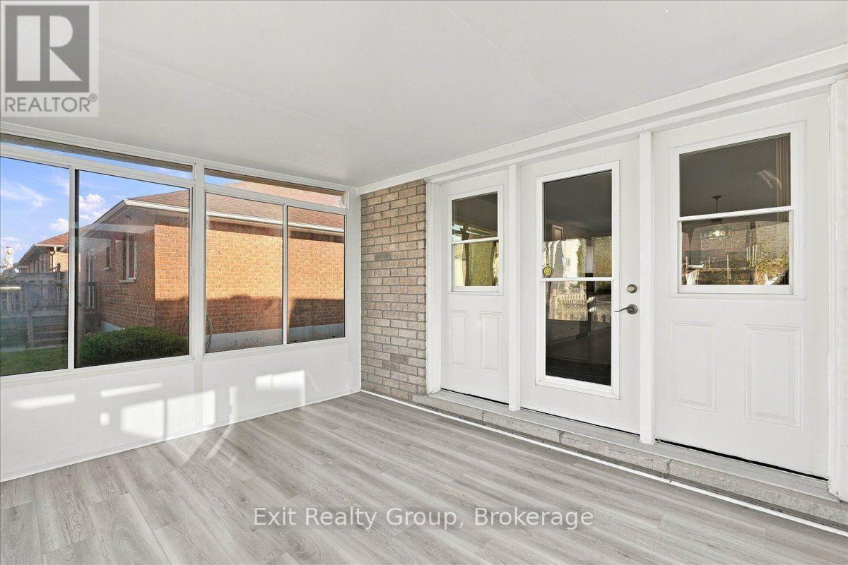 6 Hemlock Crescent, Belleville, ON photo 17
