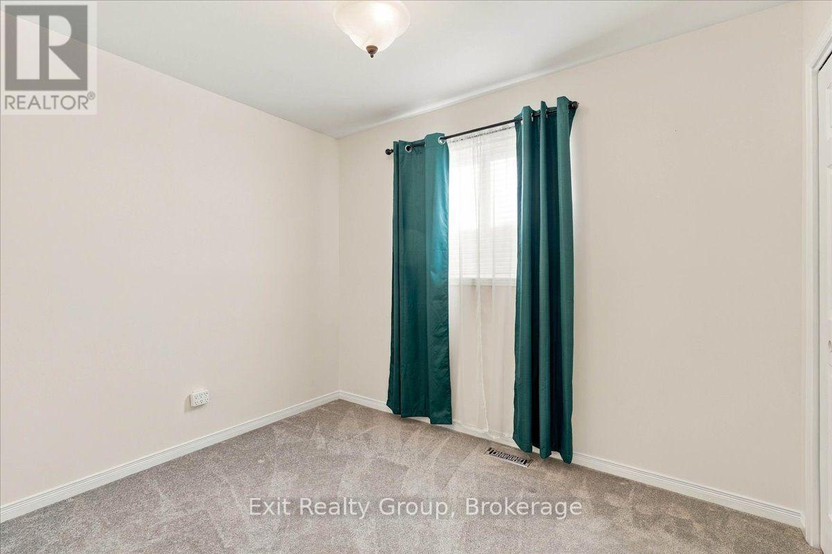 6 Hemlock Crescent, Belleville, ON photo 18