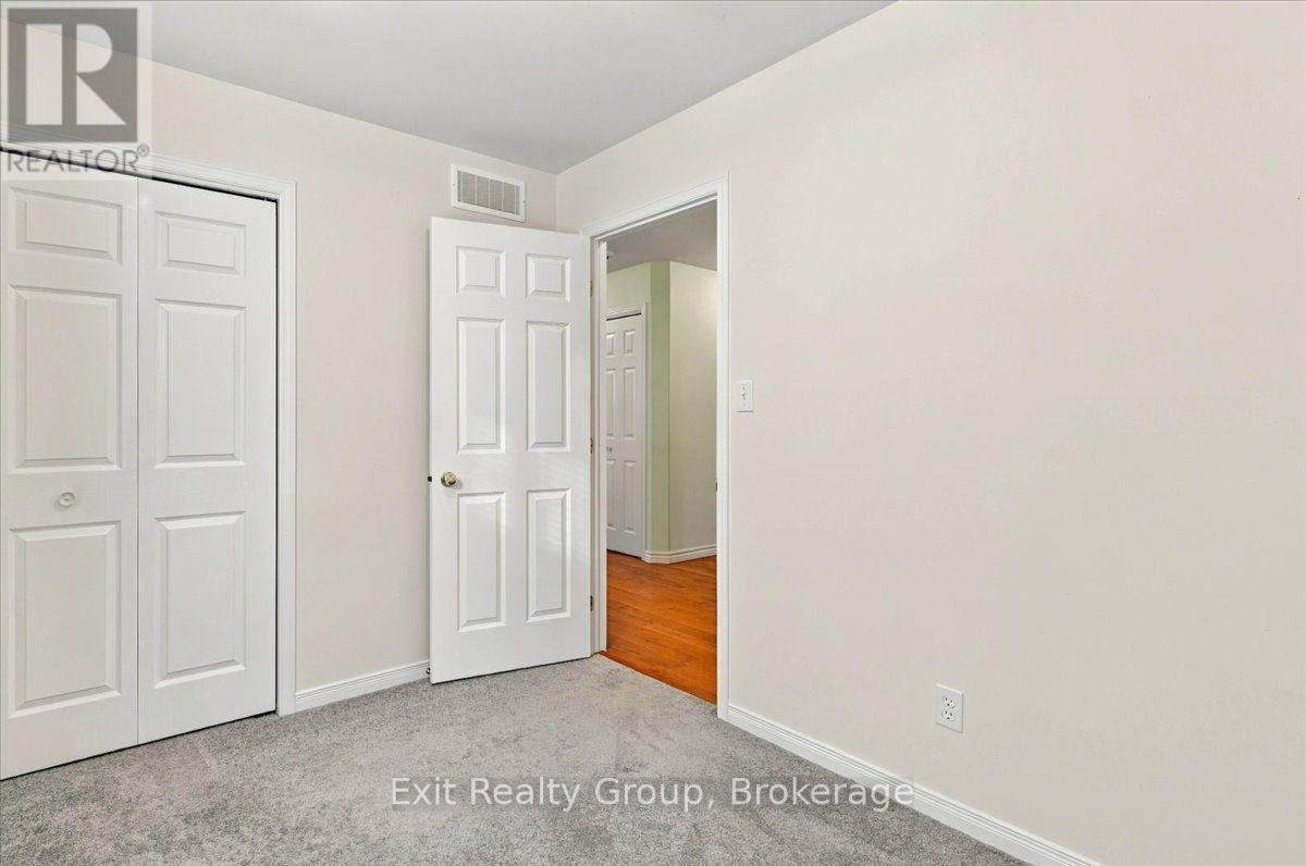 6 Hemlock Crescent, Belleville, ON photo 19