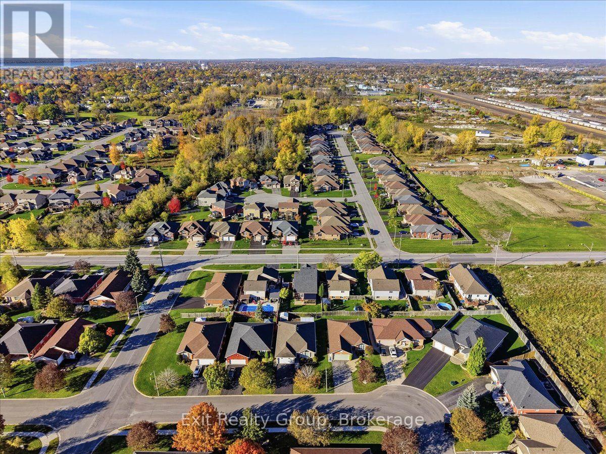 6 HEMLOCK CRESCENT, Belleville (Belleville Ward) — photo 2