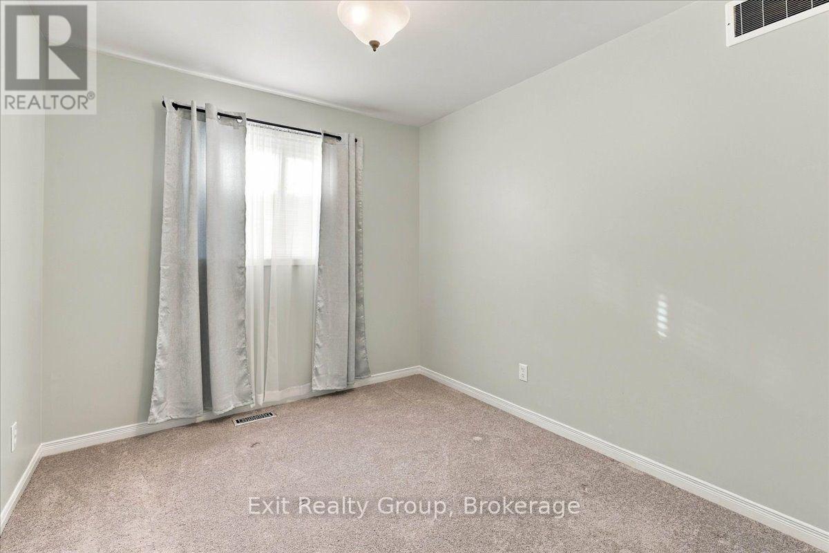 6 Hemlock Crescent, Belleville, ON photo 20