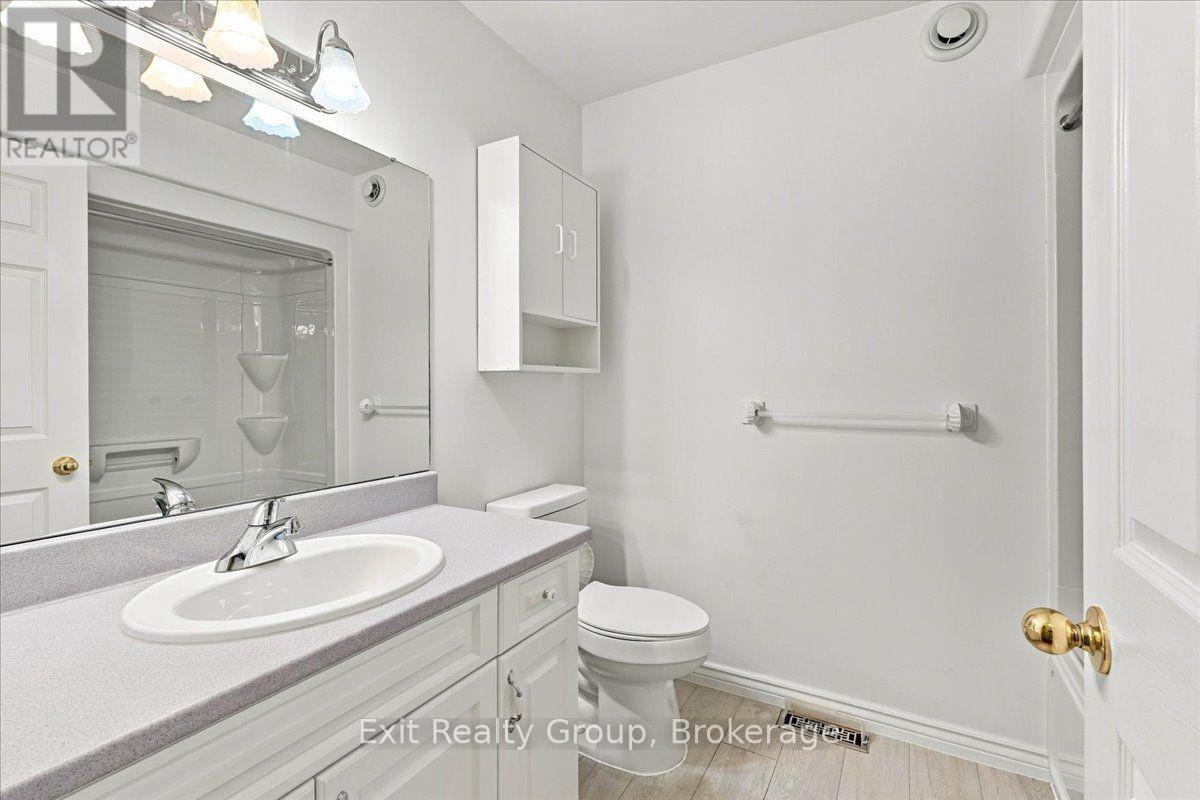 6 Hemlock Crescent, Belleville, ON photo 22