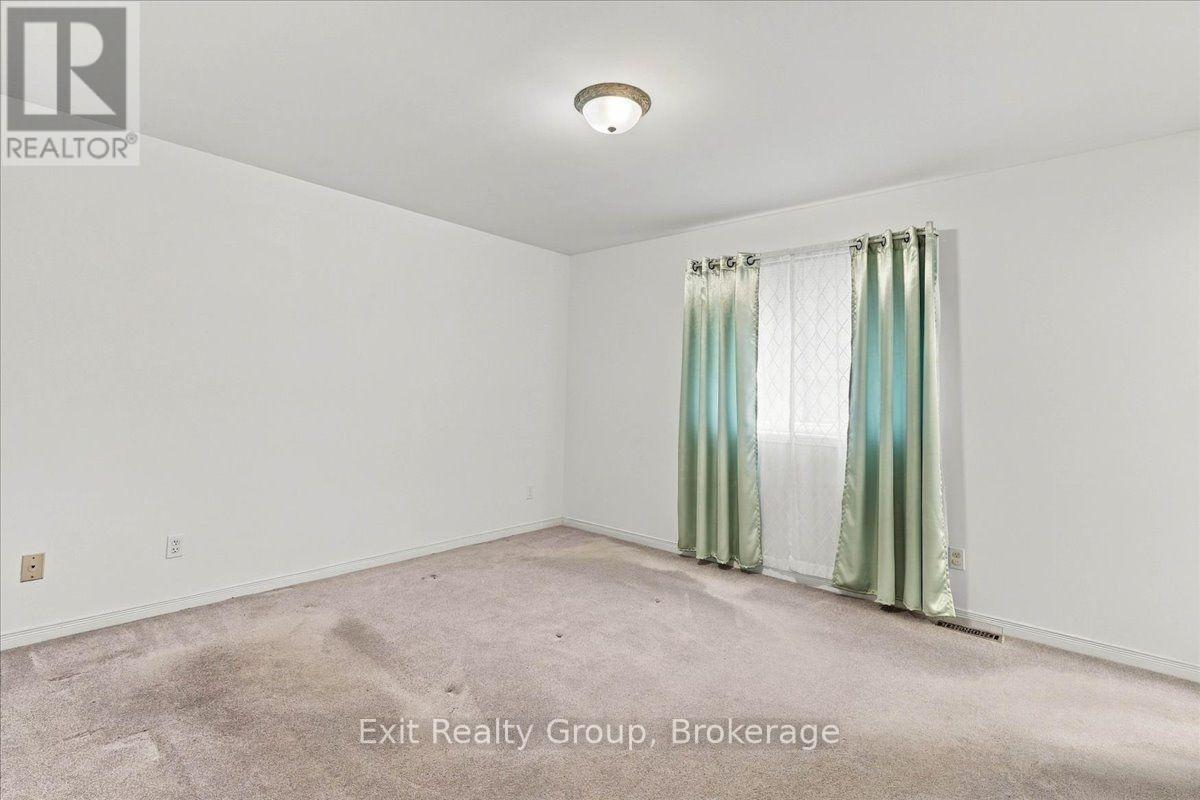 6 Hemlock Crescent, Belleville, ON photo 23