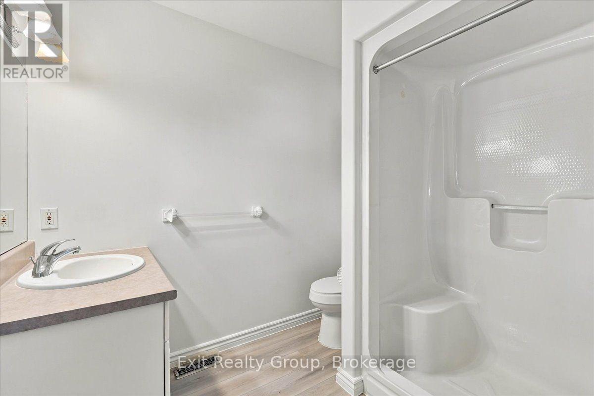 6 Hemlock Crescent, Belleville, ON photo 25