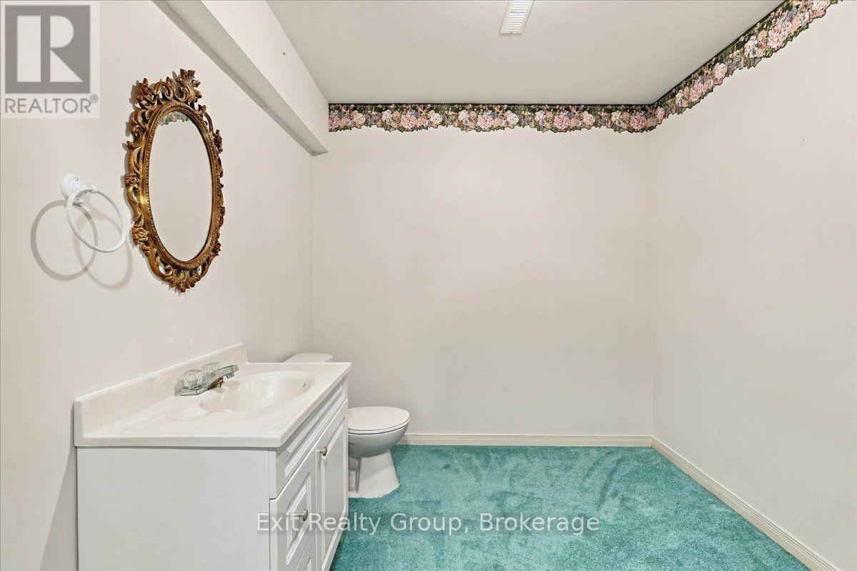 6 Hemlock Crescent, Belleville, ON photo 29