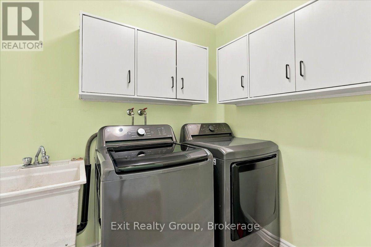 6 Hemlock Crescent, Belleville, ON photo 32