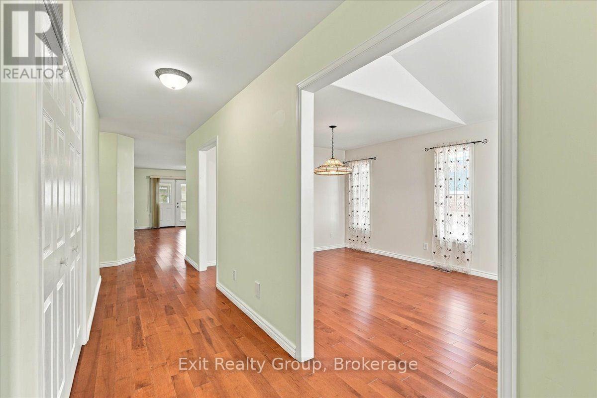6 HEMLOCK CRESCENT, Belleville (Belleville Ward) — photo 6