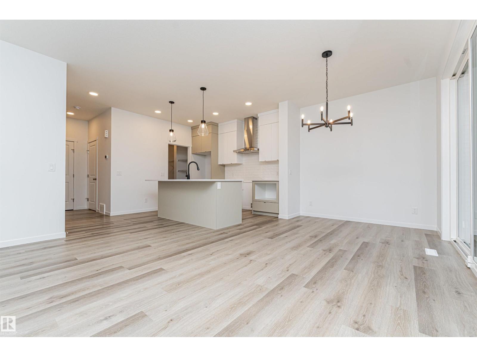 Property photograph 12 for MLS E4514290