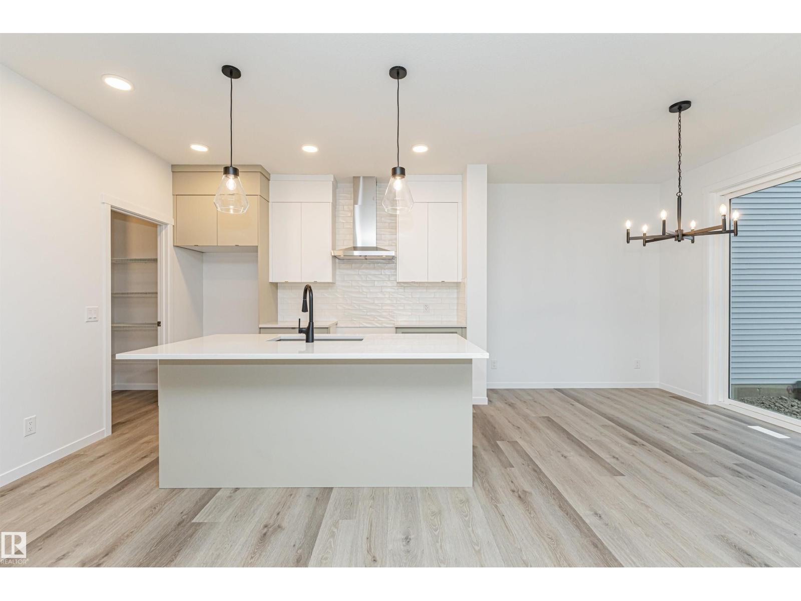 Property photograph 3 for MLS E4514290