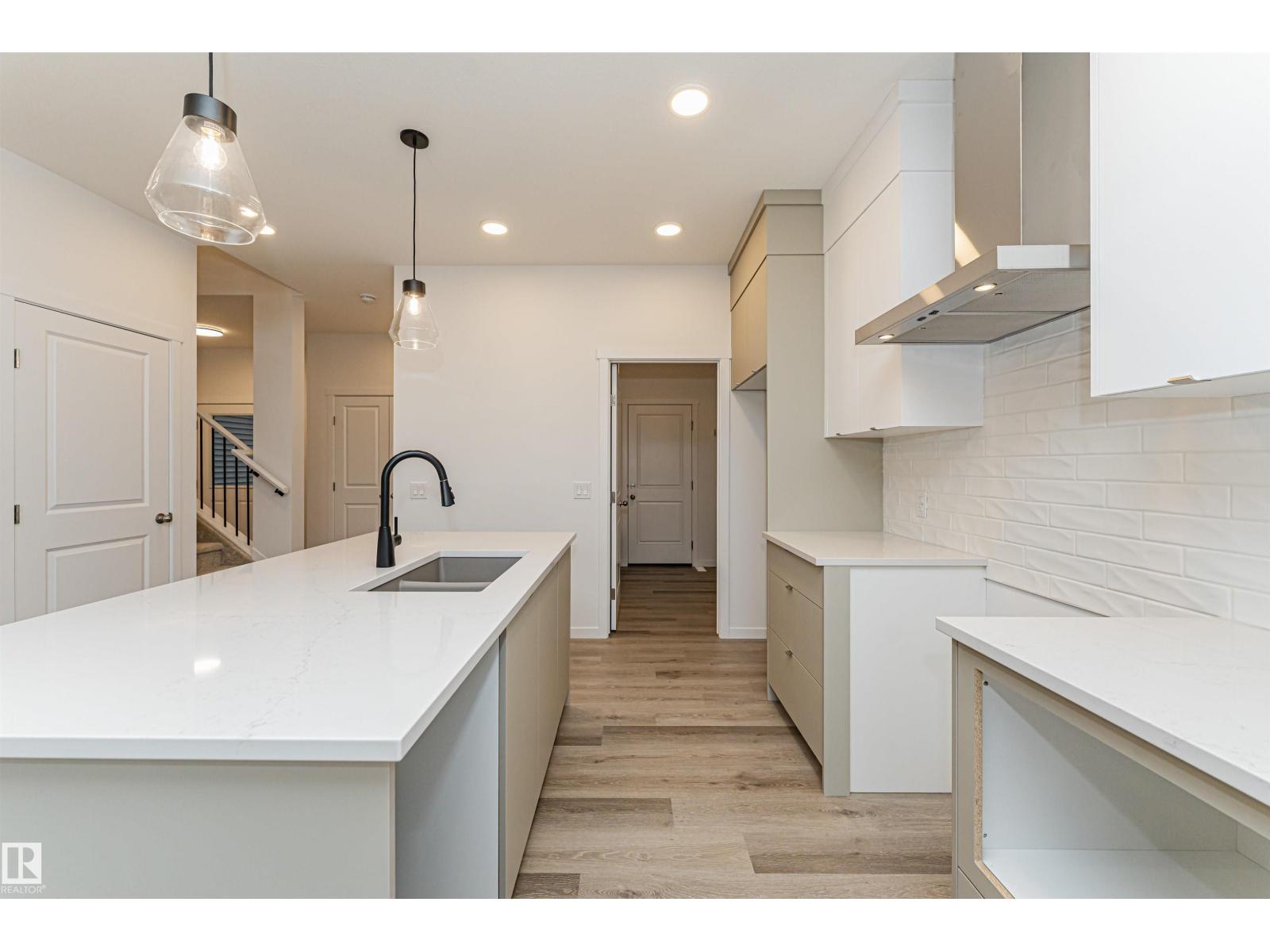 Property photograph 7 for MLS E4514290
