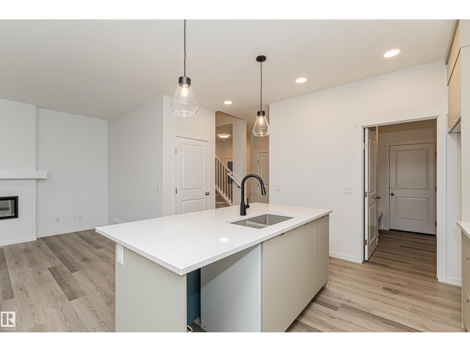 Property photograph 8 for MLS E4514290